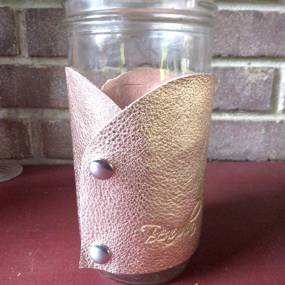 💥 CLOSET CLOSING SALE 🎉HOST PICK🎉 Genuine Leather Embroidery Glass/Cup Holder - Picture 2 of 6